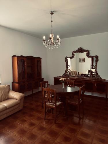 a dining room with a table and a mirror at Casa la Cascina in Pozzo Catena