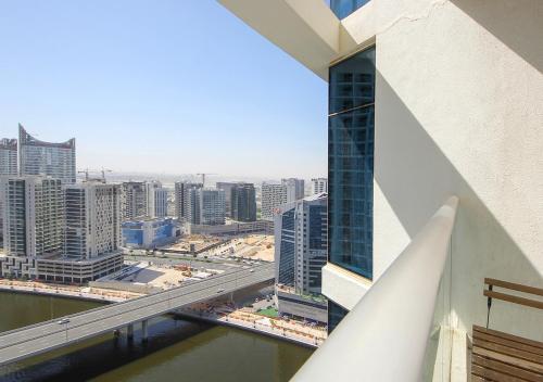 Luxury Damac Studio w Canal View Near Burj Khalifa
