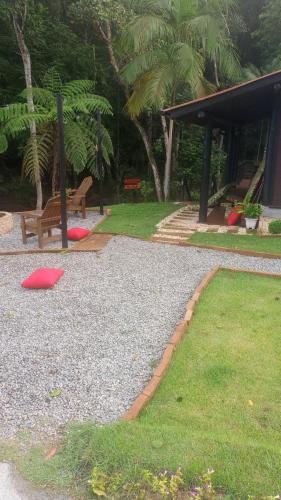Taman di luar Cabana Arpuro