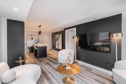 Μια τηλεόραση ή/και κέντρο ψυχαγωγίας στο Westview Luxury Suites