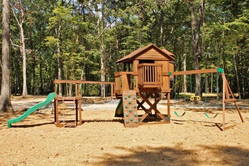 Φωτογραφία από το άλμπουμ του Charming Cabin with Stunning Sights in Monteagle, Tennessee σε Monteagle