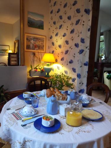 a table with a white table cloth with food on it at CHANTOISEAU in Ligueil