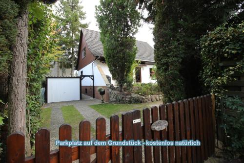 4 Sterne Souterrain Apartment Alt-Mariendorf photo 8