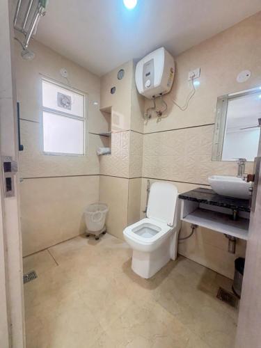 Ένα μπάνιο στο Hotel Breezy Heights