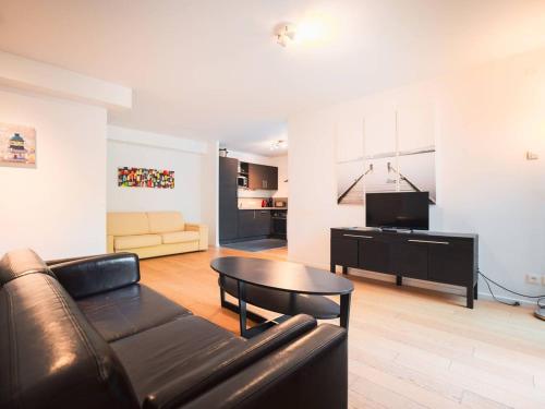 Spacieux T2 au centre-ville avec grande pièce de vie - FR-1-821-29