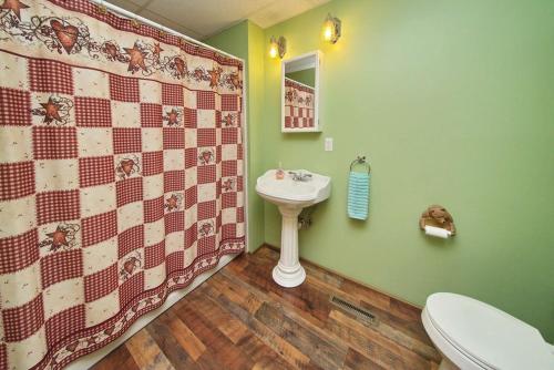 a bathroom with a sink and a toilet at Rustic Cabin with Jacuzzi Surrounded by Nature in Ohio in Rockbridge