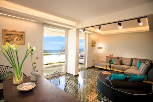 Vouliagmeni Kavouri Beachfront Apartment