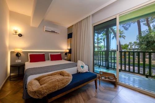 Postel nebo postele na pokoji v ubytování Crystal Flora Beach Resort - Ultimate All Inclusive