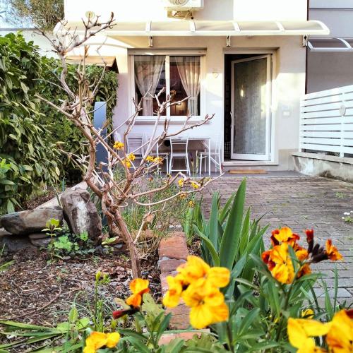 BHH BOLOGNA HOLIDAY HOME private Garden Reserved Parking -wwwbolognaholidayhomecom- house garden parking photo 53