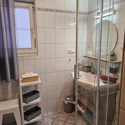 EINZIGARTIG, BERGBLICK, unverbaut, Balkon, Wohnzimmer, 2 Schlafzimmer, ruhig