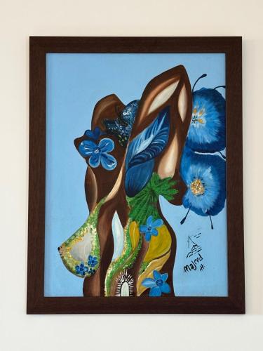 a painting of two hands with blue flowers at LA FERME DE NEHOU in Gatteville-le-Phare