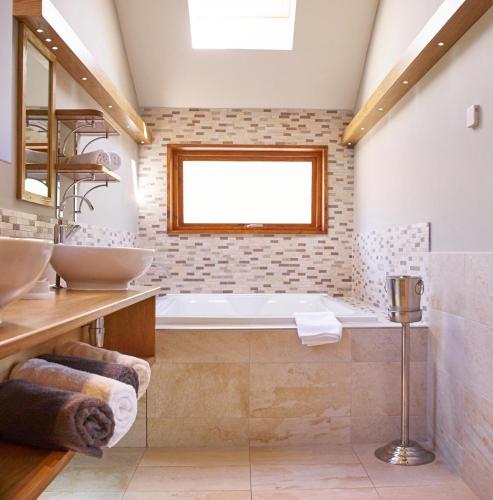 Ένα μπάνιο στο Cropton Forest Cabins - Forest Holidays