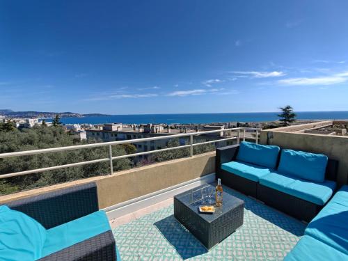 Appartement toit terrasse Nice-ouest avec parking, clim et piscine