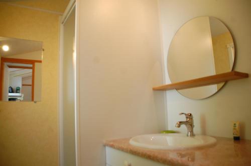 Ванная комната в Mobile Home La Tranche sur Mer 6 personnes