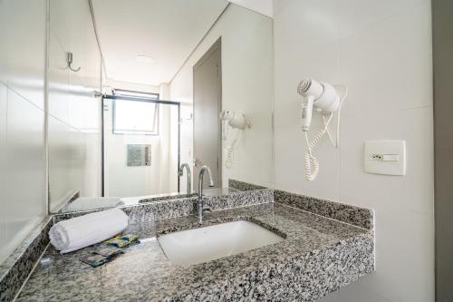 Ένα μπάνιο στο Uniclass Hotel Lapa
