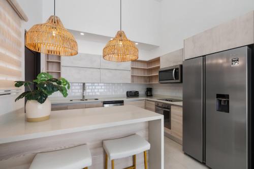 Η κουζίνα ή μικρή κουζίνα στο Sophisticated Home with a Chic Design and a Private Terrace with a Plunge Pool