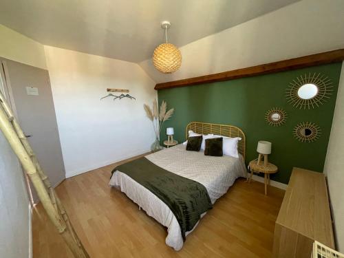 Postel nebo postele na pokoji v ubytování Gîte la Maison de Fram