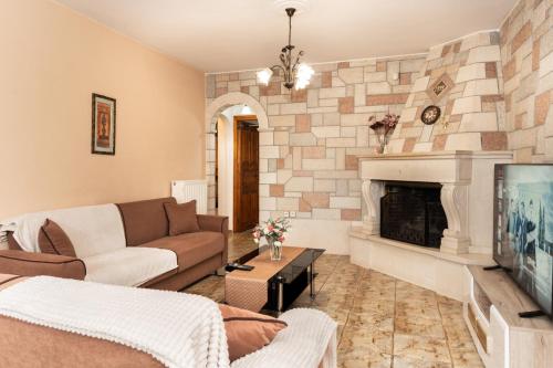 Castle House - 5' Drive to the Beach