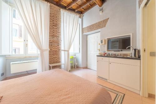 Secret Studio Retreat in the Heart of the Ghetto by Houseeds