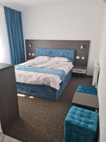 Una cama o camas en una habitación de Danube Home