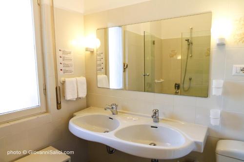 a bathroom with a sink and a mirror at Garden Rooms 3 in Menaggio