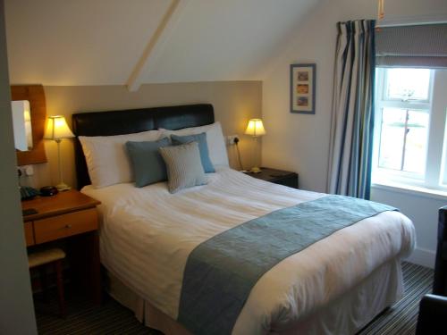 Un pat sau paturi într-o cameră la Gate Lodge Guest House