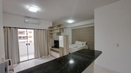 a kitchen with a sink and a toilet in a room at Santorini na rua do hospital Premium Mater Dei Piscina Academia Jacuzzi Parque Areiao e Goiania Shopping tudo perto in Goiânia