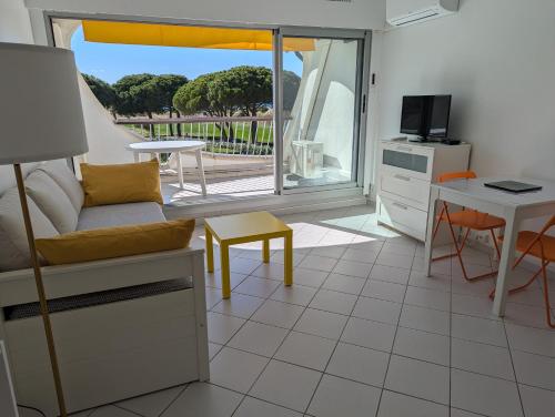 Studio climatisé vue mer accès direct plage et piscine