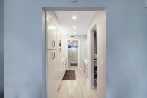 Vannituba majutusasutuses Stunning Harbor View Condo on Siesta Key