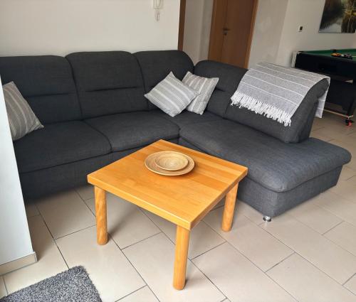 a living room with a couch and a coffee table at Eifel im Herzen in Hambuch