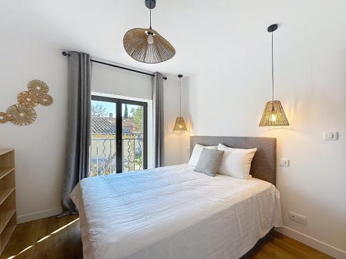 a bedroom with a bed and a large window at les gites de la Fée in Cavaillon
