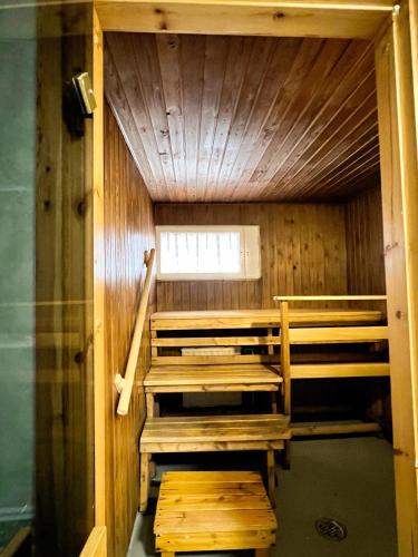 Μία ή περισσότερες κουκέτες σε δωμάτιο στο Sunny Nest 2 Villa