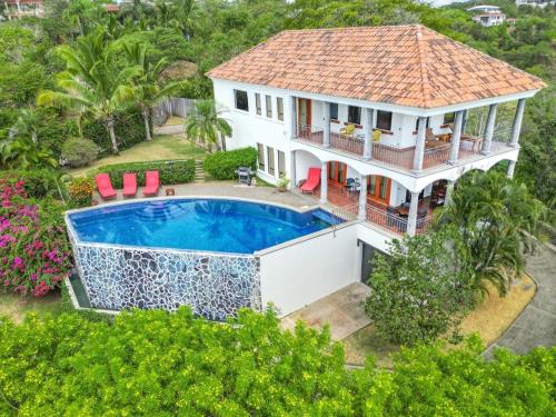 Villa Estrellas - Stunning Ocean-Views, Potrero, spacious 4 BR Villaの敷地内または近くにあるプール