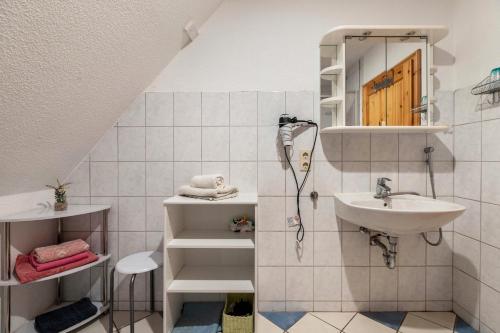 a bathroom with a sink and a shower at Hus Tingeltut Gerd Clausen in Pellworm