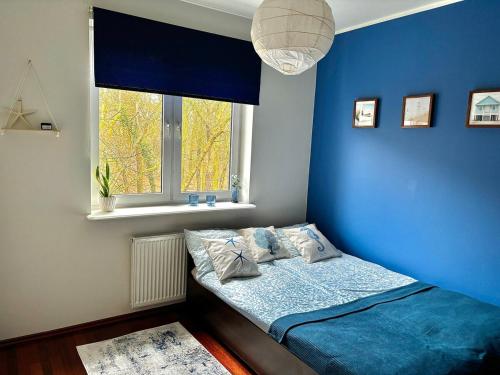 Ένα ή περισσότερα κρεβάτια σε δωμάτιο στο Apartament Spacerowa blisko morza