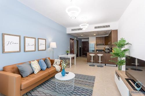 1BR Tropical Vibes Near Skydiving and Beach!