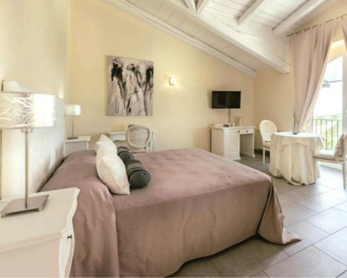 A bed or beds in a room at Locanda San Giorgio