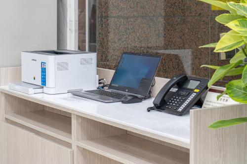a desk with a laptop computer and a phone at Toyoko Inn Seoul Dongdaemun I in Seoul
