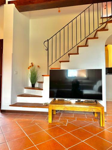 Televisyen dan/atau pusat hiburan di Villa LUMIè Stintino
