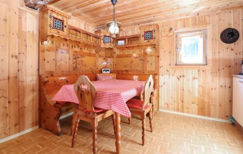 a dining room with a table in a wooden cabin at Ferienhaus Mit Sauna in Stadl an der Mur