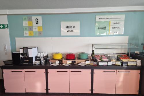 Dapur atau dapur kecil di Garner Hotel Hamburg - Wandsbek Marktplatz by IHG