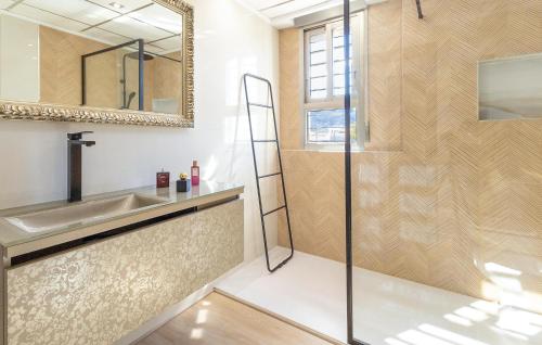 a bathroom with a sink and a mirror at Beautiful Home In Cox in Cox