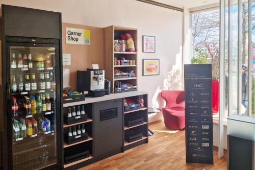 Dapur atau dapur kecil di Garner Hotel Hamburg - Wandsbek Marktplatz by IHG