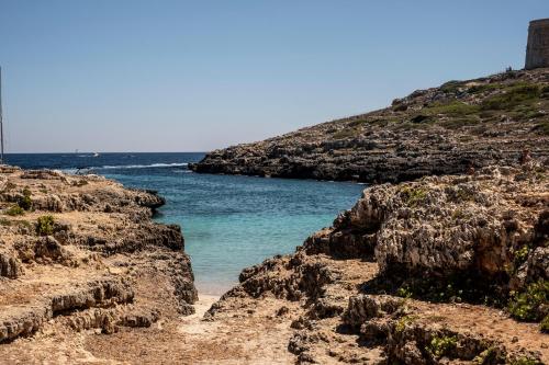 a view of the ocean from a rocky beach at Menorca Experimental in Alaior