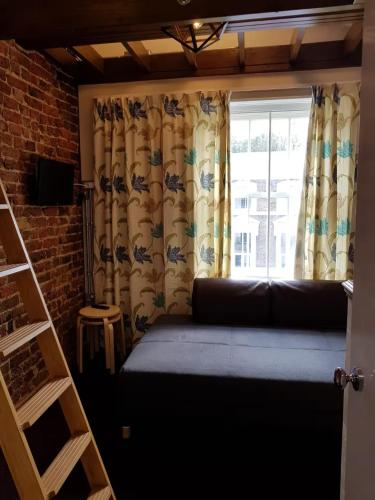 Ένα ή περισσότερα κρεβάτια σε δωμάτιο στο Victorian Loft Living Hotel 22