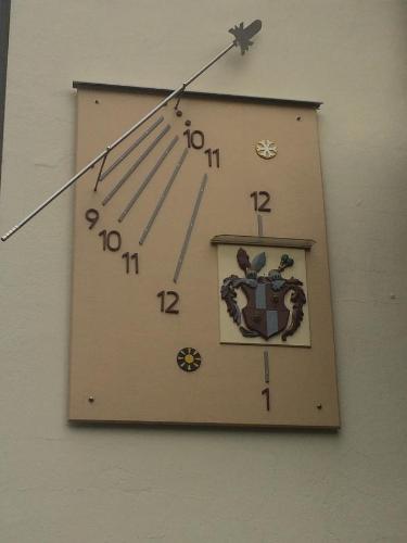 a clock on the side of a wall at Pension Hönel-Hof Bad Schandau in Bad Schandau