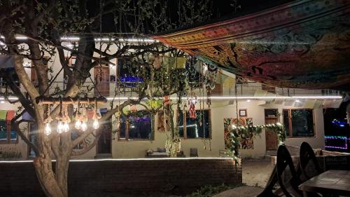 Photo de la galerie de l'établissement Shalom Guesthouse and Cafe, à Kalgha