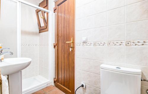 a bathroom with a toilet and a sink at Nice Home In Jun With Wifi in Jun