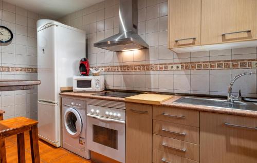 1 Bedroom Nice Apartment In Marbella