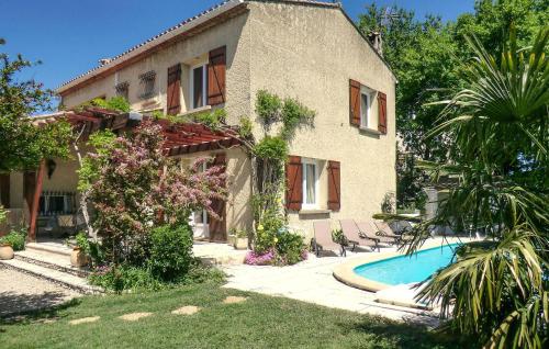 a house with a swimming pool in front of it at Amazing Home In Vedène in Vedène
